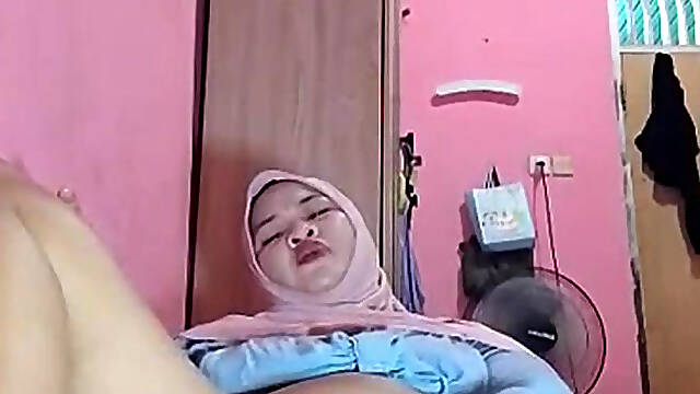 Bokep Hijab Cantik Indo Colmek Pengen Kontol Gede