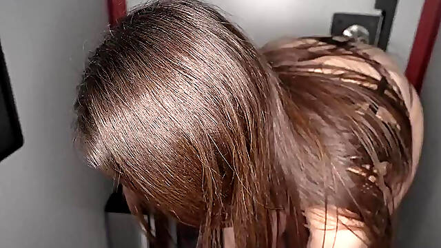 Brunnette Sucking In Gloryhole For Swallow Every Cum