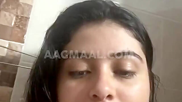 Cute Desi Girl Giving Blowjob