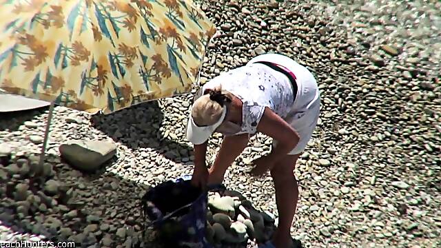 Mature Couple Caught Fucking on Beach by Voyeur Spy Camera