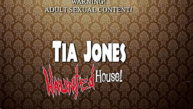Tia Jones - Haunted house! - VintageFlash