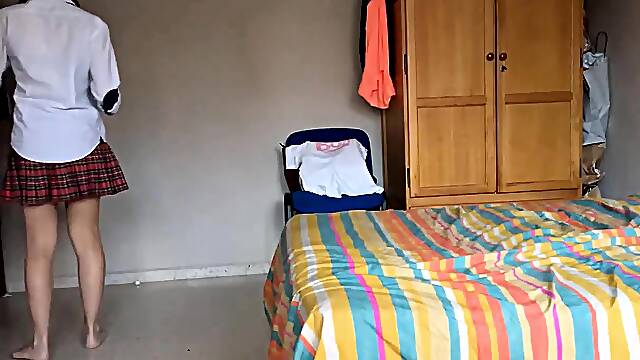 Caught skinny girl shaving and masturbate on hidden cam