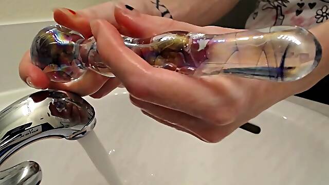 Amateur close up ass toying