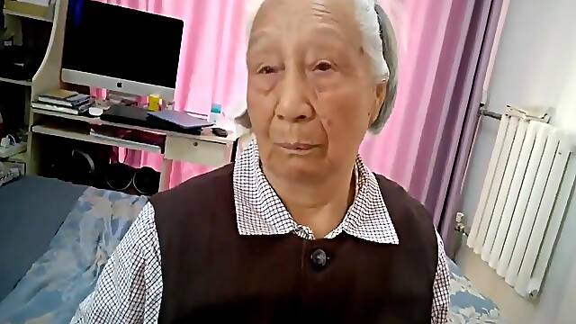 Old Chinese Granny Gets Fucked