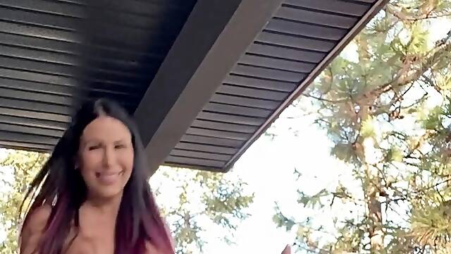 Amateur older woman with big boobs