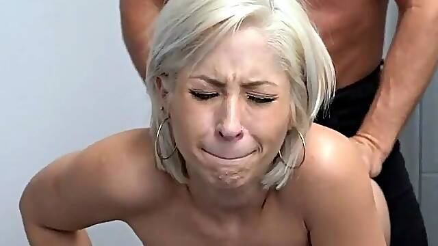 Busty platinum-blonde thief likes getting facial