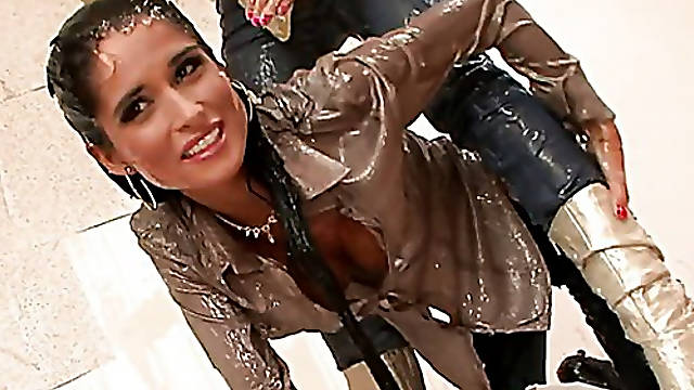 WALLPAPER WETLOOK BABES