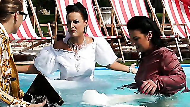 WEDDING DAY WETLOOK DISASTER