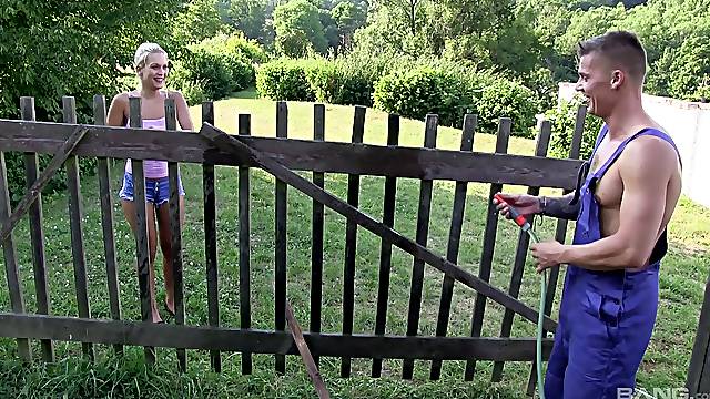 Skinny hon spreads wife for the neighbor in scenes of outdoor amateu