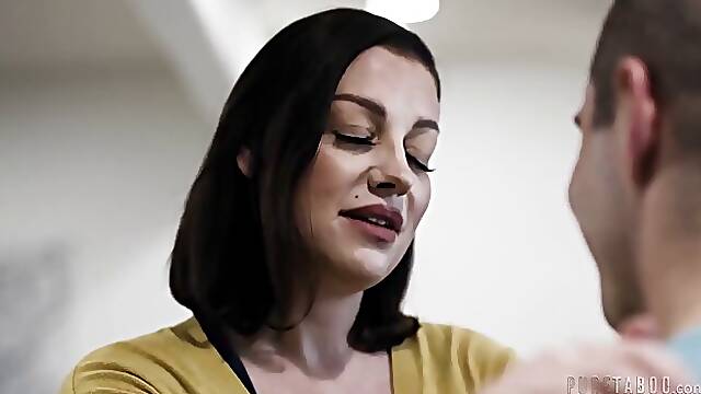 Nathan Bronson Get His Step-mom Pregnant