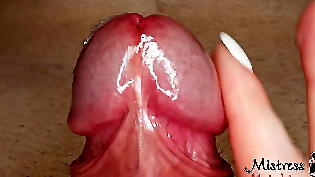 Amateur girlfriend ruins his erection with hand job