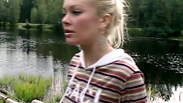 Spectacular Blonde Amateur Girlfriend Gets Fucked in the Shower