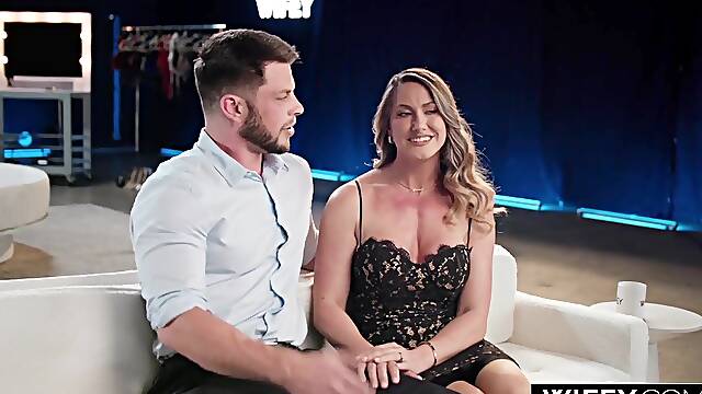 WIFEY Pretty Hotwife mother I'd like to fuck Summer Starz Takes A Giant BBC Whilst Hubby Watches