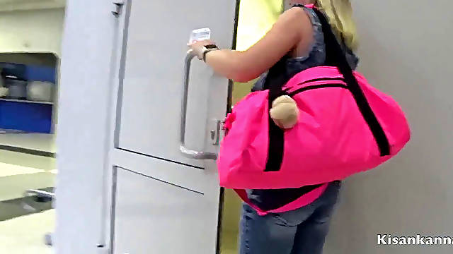 College girl ravage in her facehole in a public toilet. Kisankanna