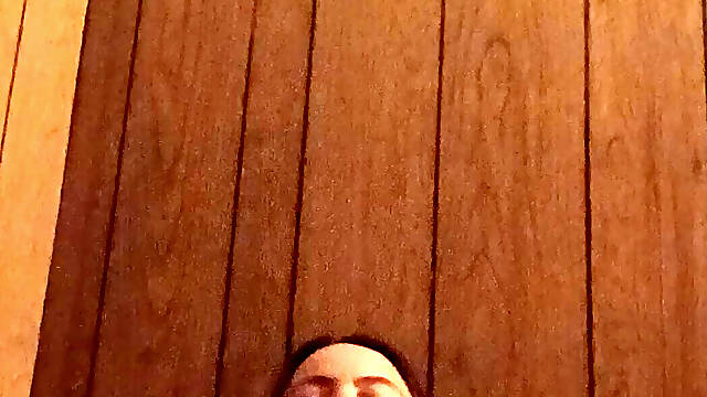 Miss my boyfriends big cock so have fun with myself