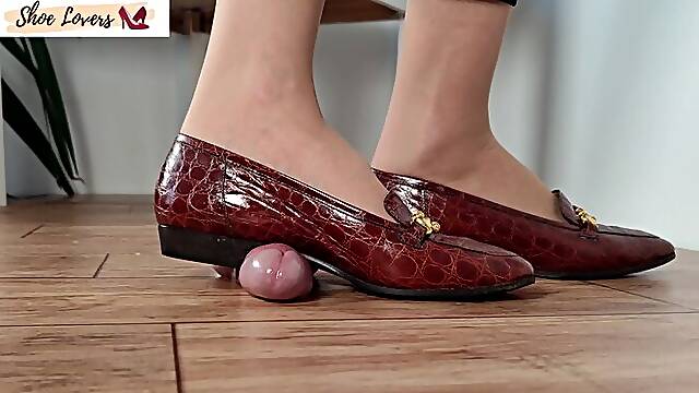 Crocodile moccasins shoejob, cock crush trample 1080