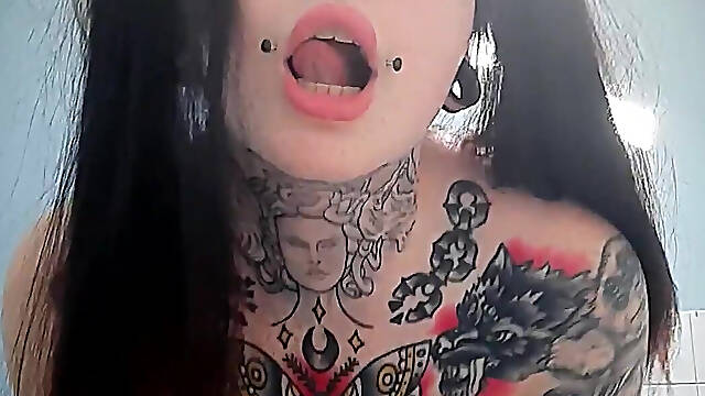 Harley Quinn Pees for You