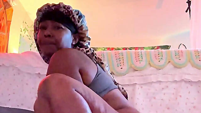 Sexy Big Tit Ebony Ride Her Pussy Hard with Huge Dildo