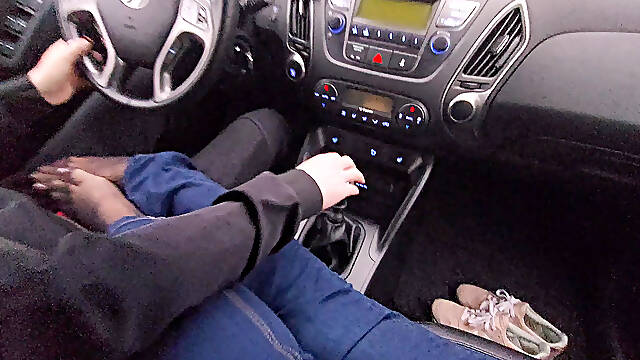 Amateur MILF in Jeans and Nylon Socks Gives a Taxi Driver a Footjob