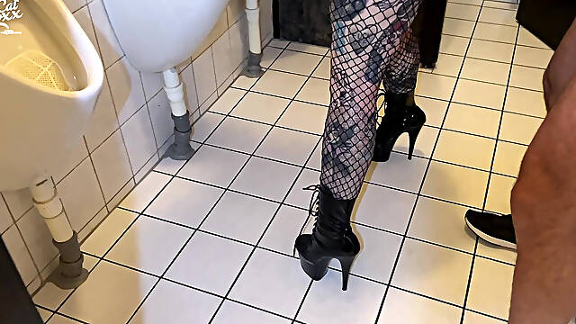 Anal Sex in the Men's Toilet!!!