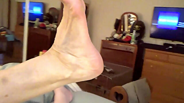 Best Hand & Foot Job Ever Lots of Cum on Mature High Arched Feet